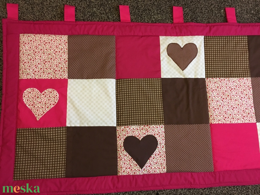 Patchwork falvédő, takaró pink-sötétbarna, szívecske diszítéssel - otthon & életmód - babaszoba, gyerekszoba - falvédő gyerekszobába - Meska.hu Patchwork falvédő, takaró pink-sötétbarna, szívecske diszítéssel - otthon & életmód - babaszoba, gyerekszoba - falvédő gyerekszobába - Meska.hu