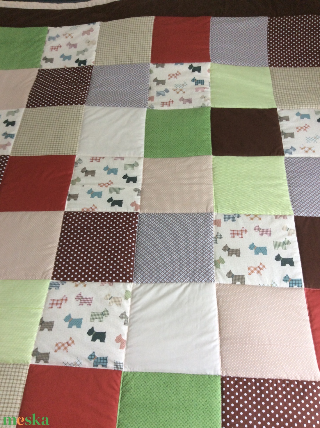 Zöld-barna patchwork takaró kutya mintával falvédőnek is alk. - otthon & életmód - lakástextil - ágytakaró - Meska.hu Zöld-barna patchwork takaró kutya mintával falvédőnek is alk. - otthon & életmód - lakástextil - ágytakaró - Meska.hu