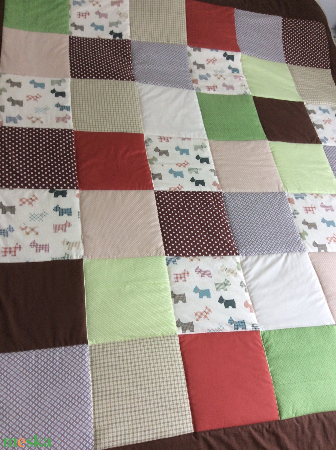 Zöld-barna patchwork takaró kutya mintával falvédőnek is alk. - otthon & életmód - lakástextil - ágytakaró - Meska.hu Zöld-barna patchwork takaró kutya mintával falvédőnek is alk. - otthon & életmód - lakástextil - ágytakaró - Meska.hu