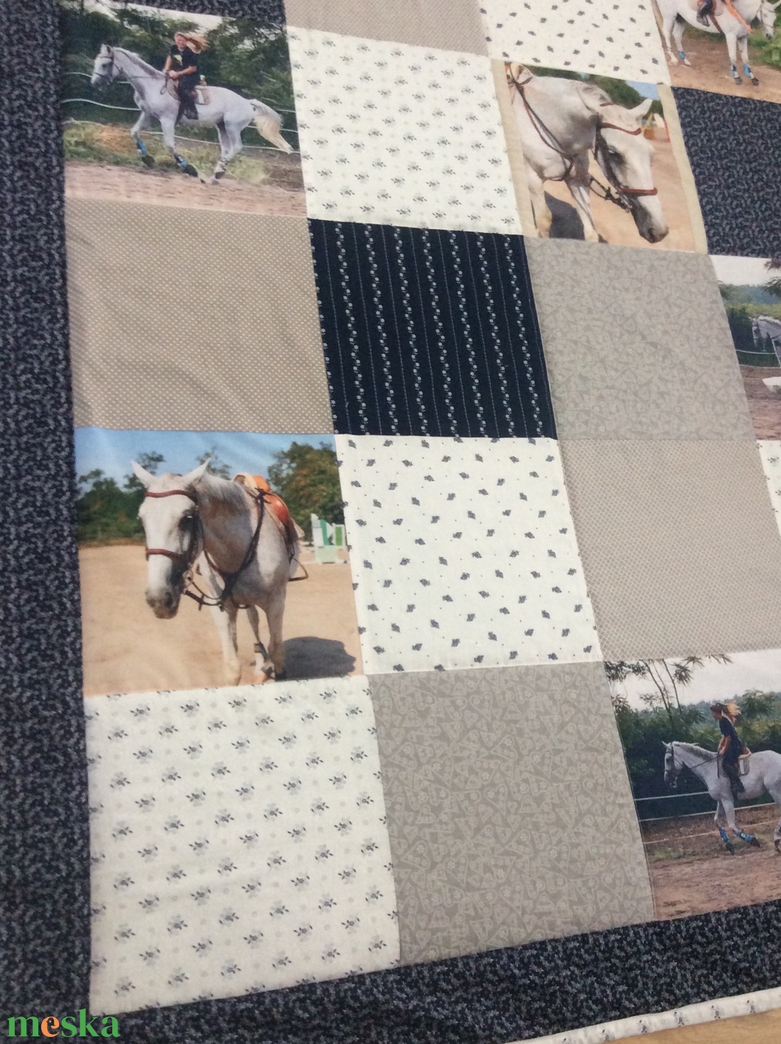 Fényképes patchwork takaró lovas kék, szürke, fehér, falvédő - otthon & életmód - babaszoba, gyerekszoba - falvédő gyerekszobába - Meska.hu Fényképes patchwork takaró lovas kék, szürke, fehér, falvédő - otthon & életmód - babaszoba, gyerekszoba - falvédő gyerekszobába - Meska.hu