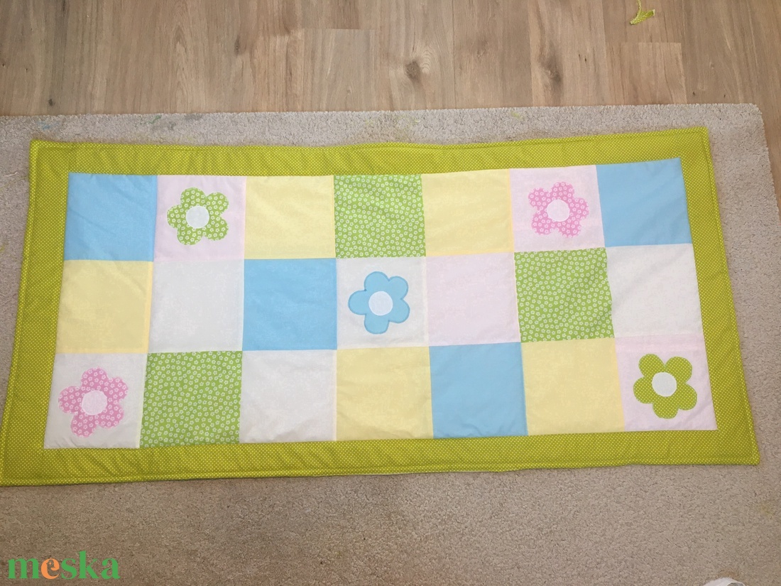 Patchwork falvédő, takaró sárga-kék-bézs virágokkal - otthon & életmód - lakástextil - falvédő - Meska.hu Patchwork falvédő, takaró sárga-kék-bézs virágokkal - otthon & életmód - lakástextil - falvédő - Meska.hu