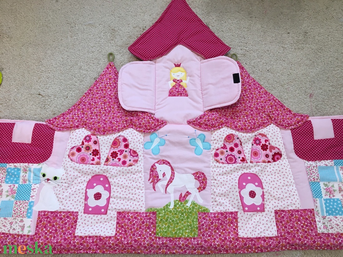 Palotás patchwork falvédő + virág alakú párnácskával - otthon & életmód - babaszoba, gyerekszoba - falvédő gyerekszobába - Meska.hu Palotás patchwork falvédő + virág alakú párnácskával - otthon & életmód - babaszoba, gyerekszoba - falvédő gyerekszobába - Meska.hu