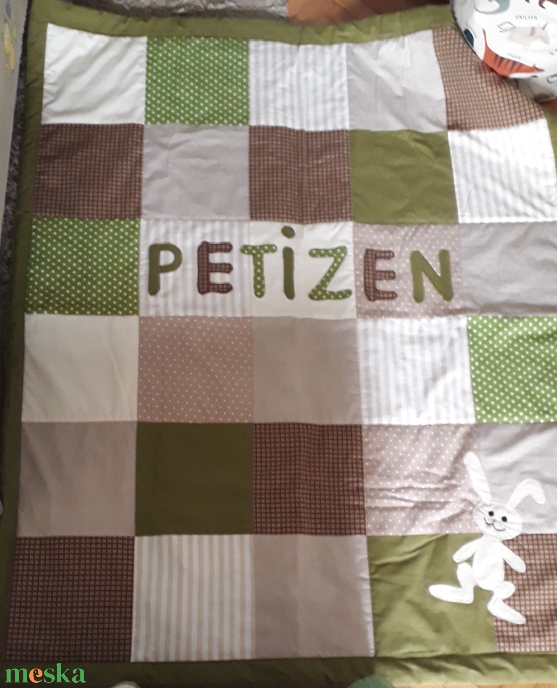 Zöld-barna patchwork takaró nyuszi mintával falvédőnek is alk. - otthon & életmód - babaszoba, gyerekszoba - babatakaró, gyerek pléd - Meska.hu Zöld-barna patchwork takaró nyuszi mintával falvédőnek is alk. - otthon & életmód - babaszoba, gyerekszoba - babatakaró, gyerek pléd - Meska.hu