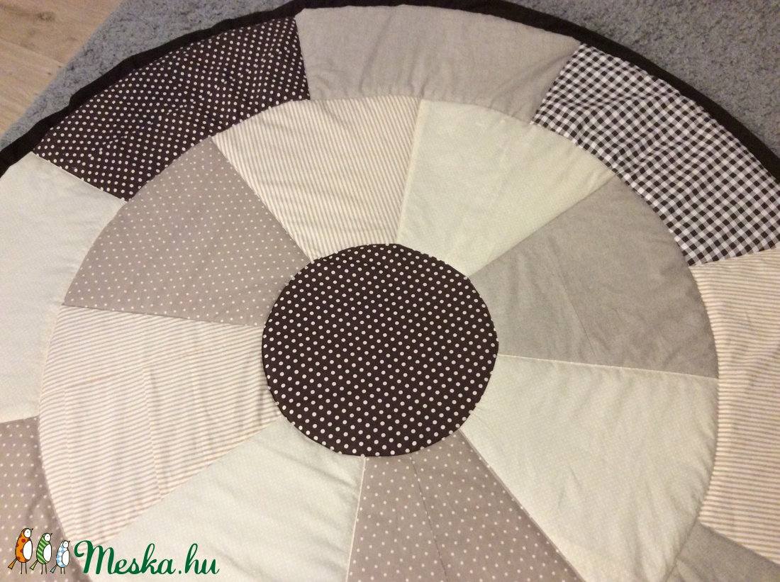 Barna-drapp patchwork takaró, összehúzható játszószőnyeg - otthon & életmód - lakástextil - ágytakaró - Meska.hu Barna-drapp patchwork takaró, összehúzható játszószőnyeg - otthon & életmód - lakástextil - ágytakaró - Meska.hu