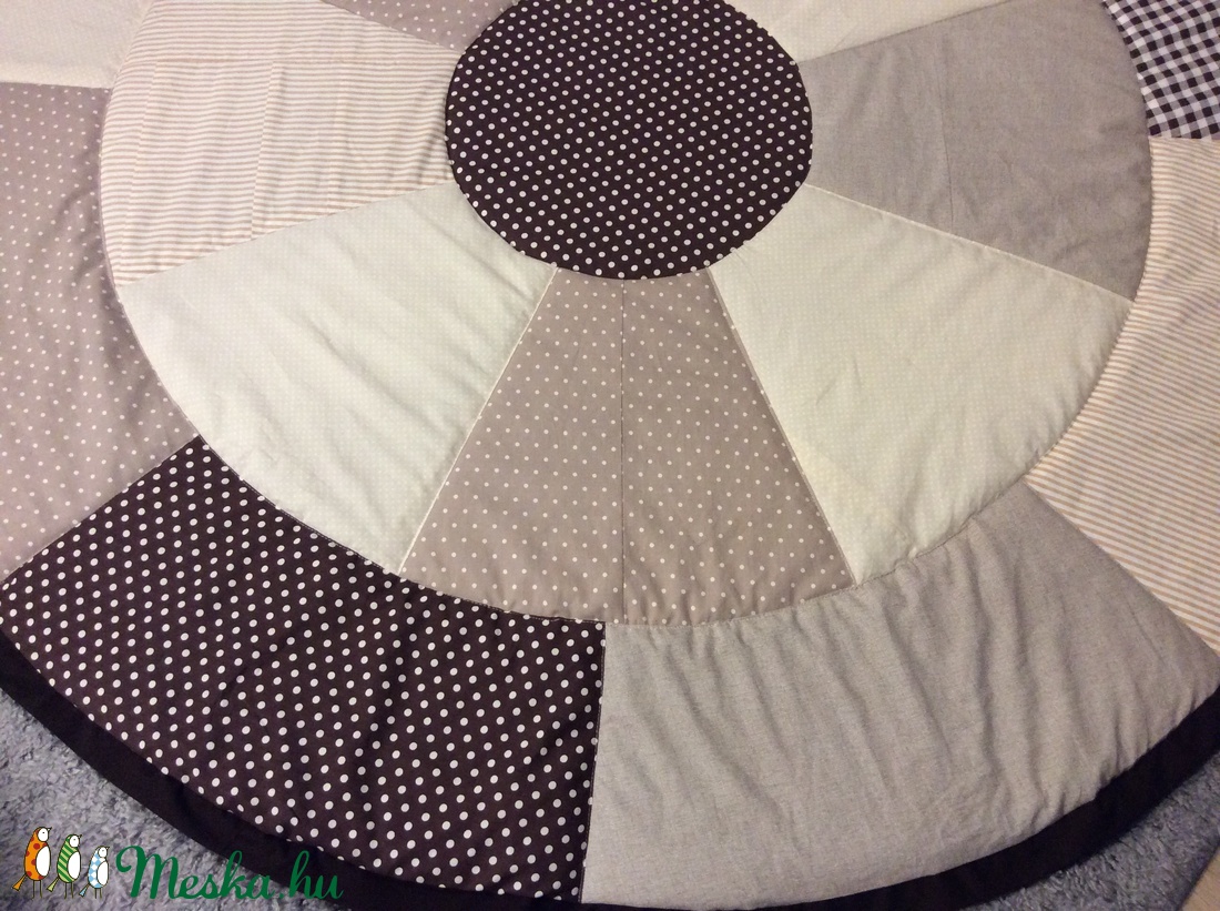 Barna-drapp patchwork takaró, összehúzható játszószőnyeg - otthon & életmód - lakástextil - ágytakaró - Meska.hu Barna-drapp patchwork takaró, összehúzható játszószőnyeg - otthon & életmód - lakástextil - ágytakaró - Meska.hu