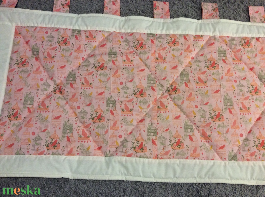 Patchwork falvédő, takaró rózsaszín-bézs, madaras mintával - otthon & életmód - babaszoba, gyerekszoba - falvédő gyerekszobába - Meska.hu