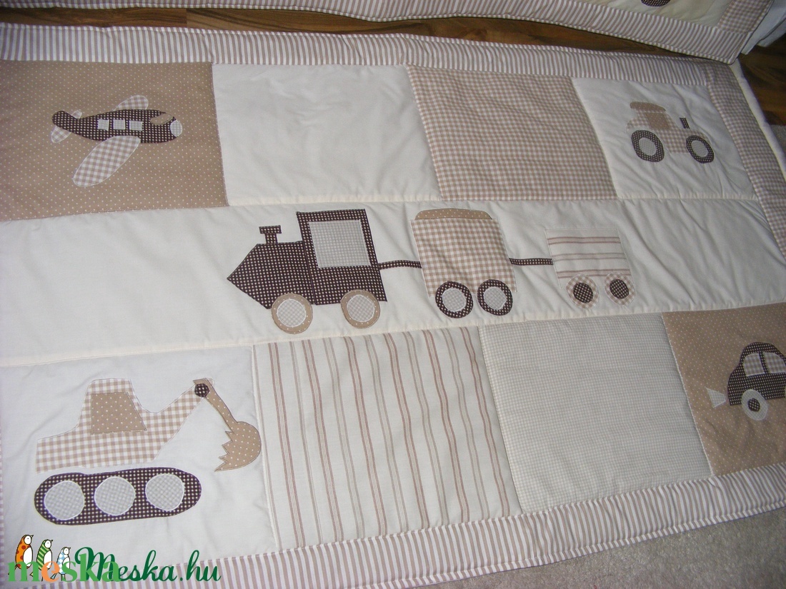 Járműves patchwork  takaró, bézs-barna falvédőnek is megfelel,  - baba - mama - babaszoba dekoráció - falvédő gyerekszobába - Meska.hu