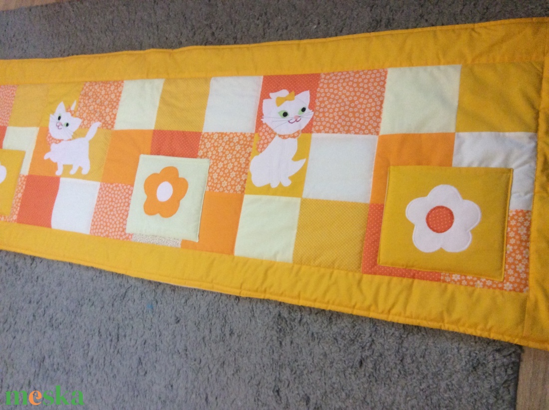 Cicás patchwork falvédő zsebekkel narancs és citromsárga  - otthon & lakás - babaszoba, gyerekszoba - falvédő gyerekszobába - Meska.hu