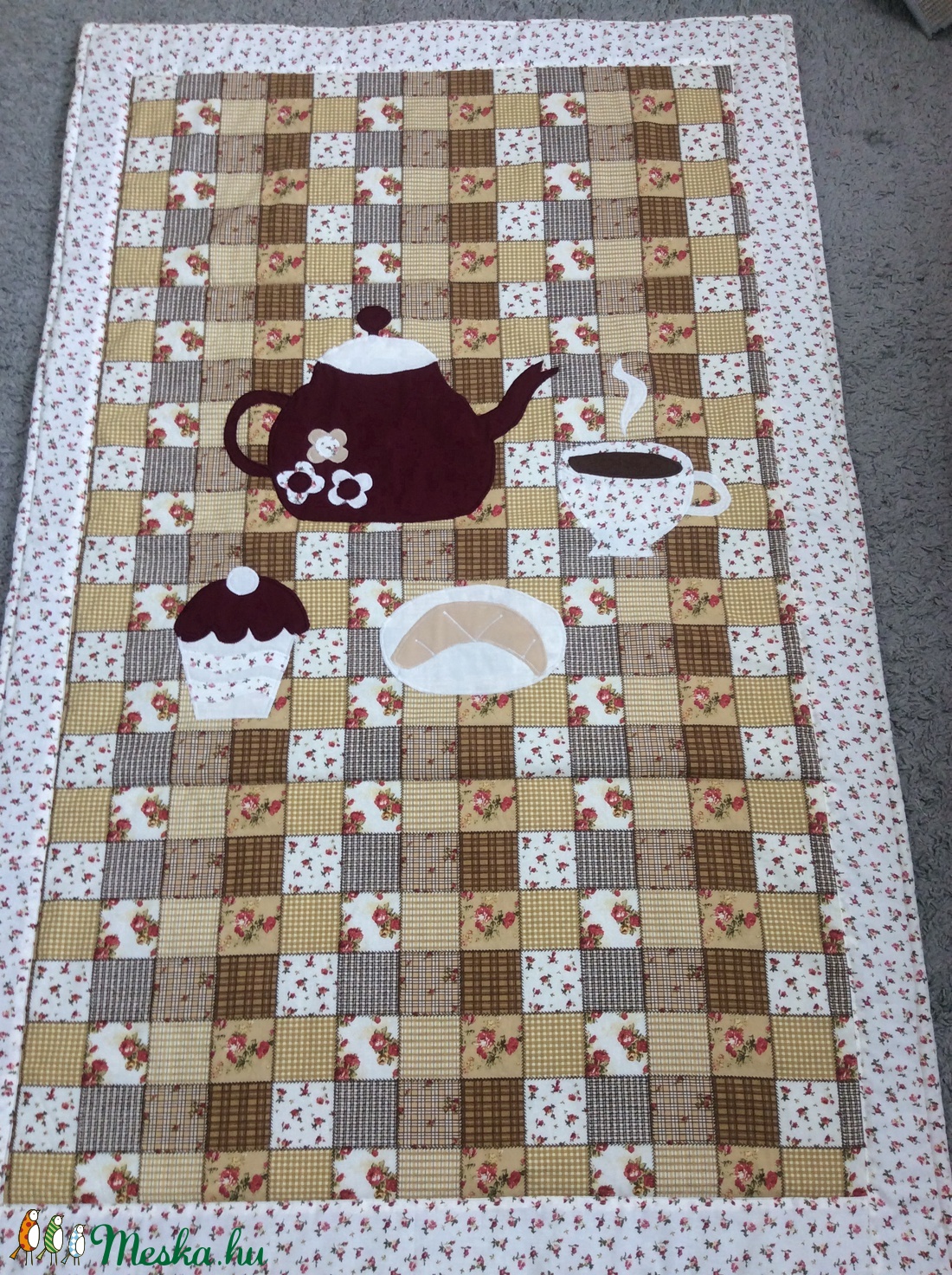 patchworkmintás takaró, falvédő teáskannával  a közepén - otthon & lakás - lakástextil - ágytakaró - Meska.hu