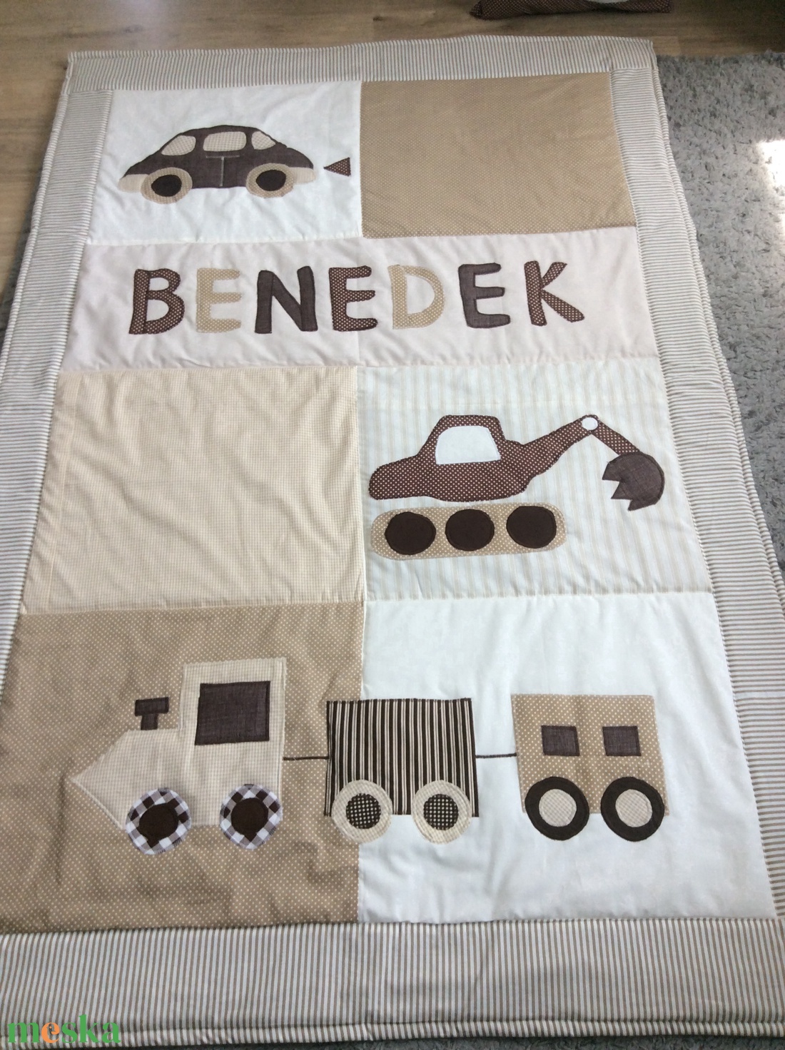Járműves patchwork  takaró, bézs-barna falvédőnek is megfelel,  - otthon & életmód - babaszoba, gyerekszoba - falvédő gyerekszobába - Meska.hu