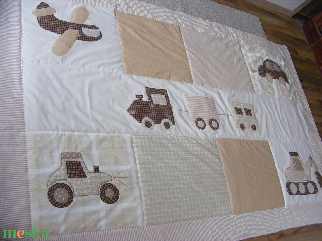 Járműves patchwork  takaró, bézs-barna falvédőnek is megfelel,  - otthon & lakás - babaszoba, gyerekszoba - falvédő gyerekszobába - Meska.hu