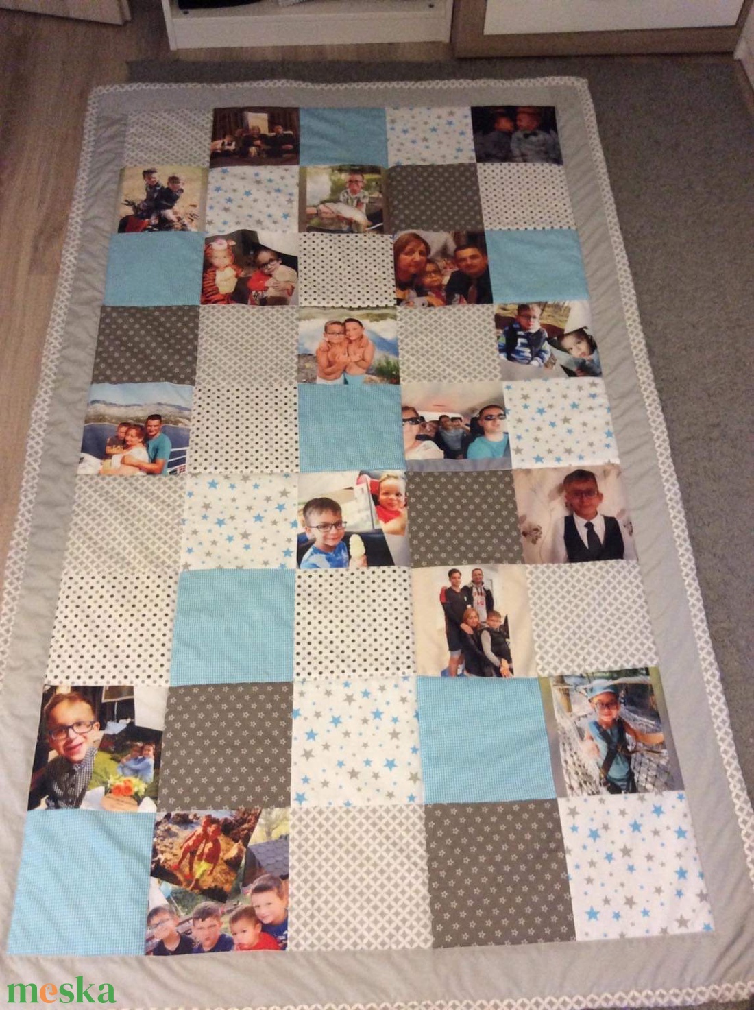 Fényképes patchwork takaró kék, szürke, fehér, falvédő - otthon & életmód - lakástextil - felnőtt takaró, pléd - Meska.hu Fényképes patchwork takaró kék, szürke, fehér, falvédő - otthon & életmód - lakástextil - felnőtt takaró, pléd - Meska.hu