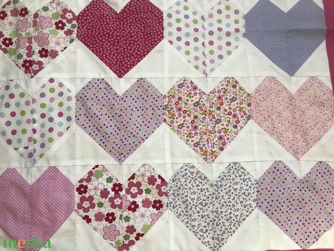 Patchwork falvédő, takaró rózsaszín-türkiz szivecskés - otthon & életmód - lakástextil - falvédő - Meska.hu Patchwork falvédő, takaró rózsaszín-türkiz szivecskés - otthon & életmód - lakástextil - falvédő - Meska.hu