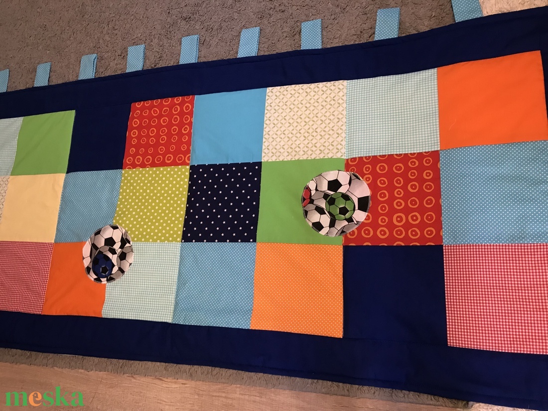 Színes patchwork falvédő, takaró foci labdával - otthon & életmód - babaszoba, gyerekszoba - falvédő gyerekszobába - Meska.hu Színes patchwork falvédő, takaró foci labdával - otthon & életmód - babaszoba, gyerekszoba - falvédő gyerekszobába - Meska.hu