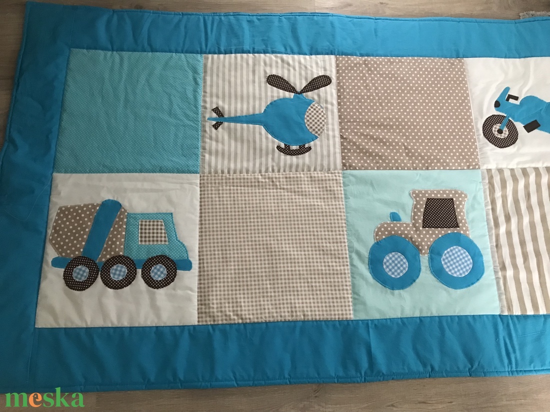 Járműves patchwork falvédő, takaró járművekkel kék - otthon & életmód - babaszoba, gyerekszoba - falvédő gyerekszobába - Meska.hu Járműves patchwork falvédő, takaró járművekkel kék - otthon & életmód - babaszoba, gyerekszoba - falvédő gyerekszobába - Meska.hu