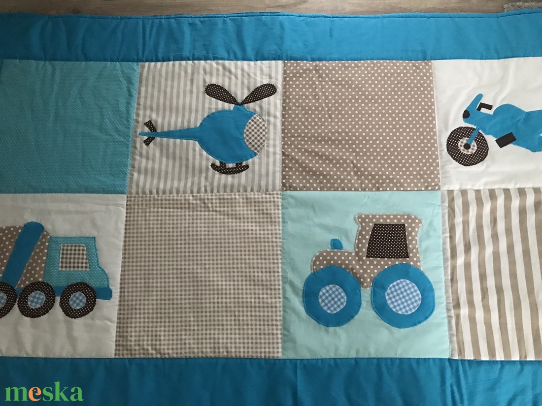 Járműves patchwork falvédő, takaró járművekkel kék - otthon & életmód - babaszoba, gyerekszoba - falvédő gyerekszobába - Meska.hu Járműves patchwork falvédő, takaró járművekkel kék - otthon & életmód - babaszoba, gyerekszoba - falvédő gyerekszobába - Meska.hu