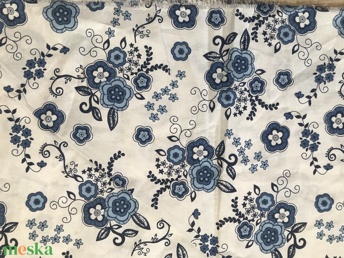 Patchwork falvédő kék virágmintás mintával - otthon & életmód - lakástextil - falvédő - Meska.hu Patchwork falvédő kék virágmintás mintával - otthon & életmód - lakástextil - falvédő - Meska.hu