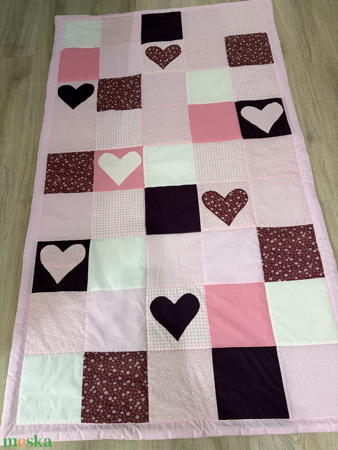 Patchwork falvédő fehér-rózsaszín-pink  szívecskés - otthon & életmód - lakástextil - falvédő - Meska.hu