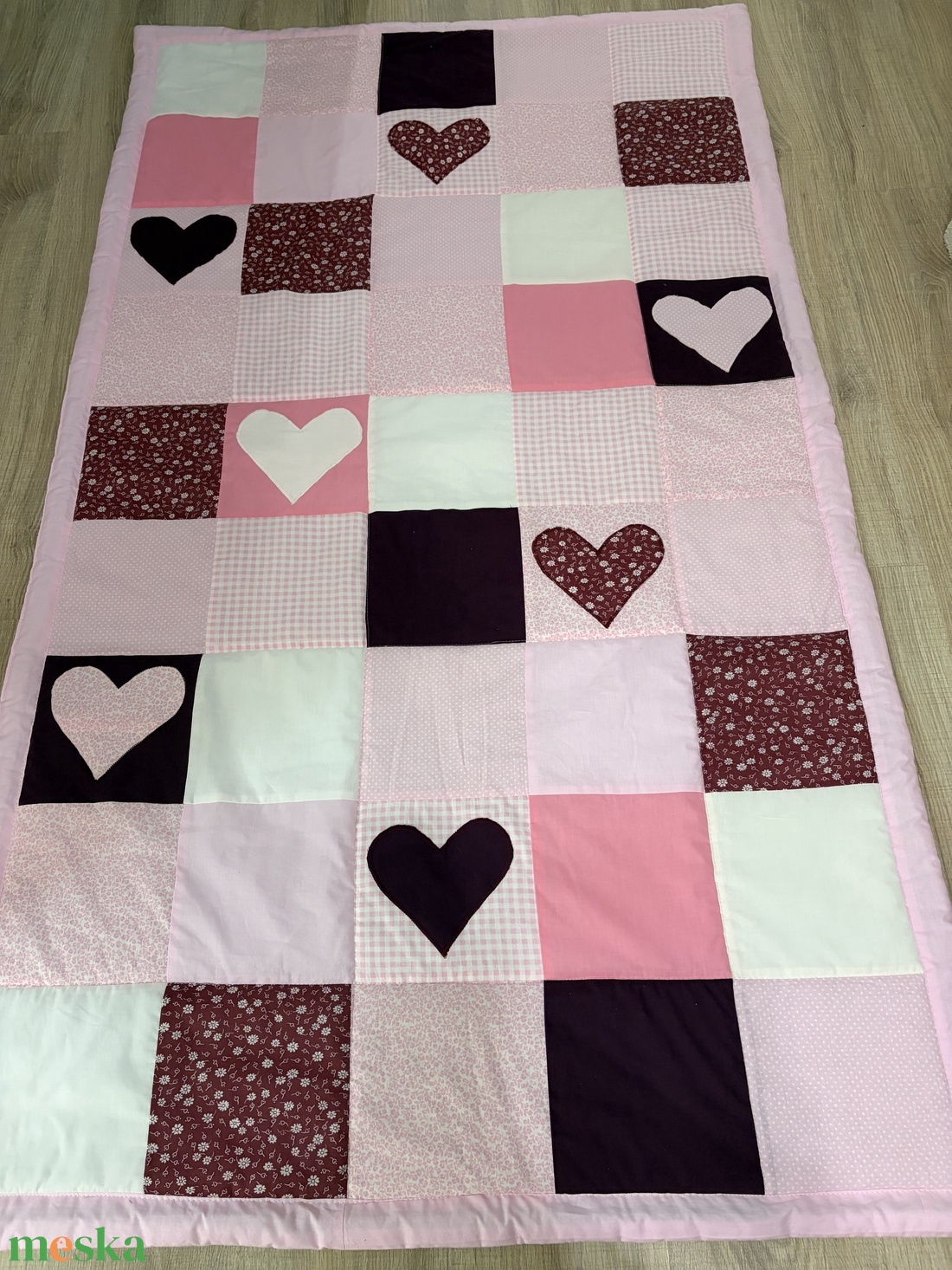 Patchwork falvédő fehér-rózsaszín-pink  szívecskés - otthon & életmód - lakástextil - falvédő - Meska.hu