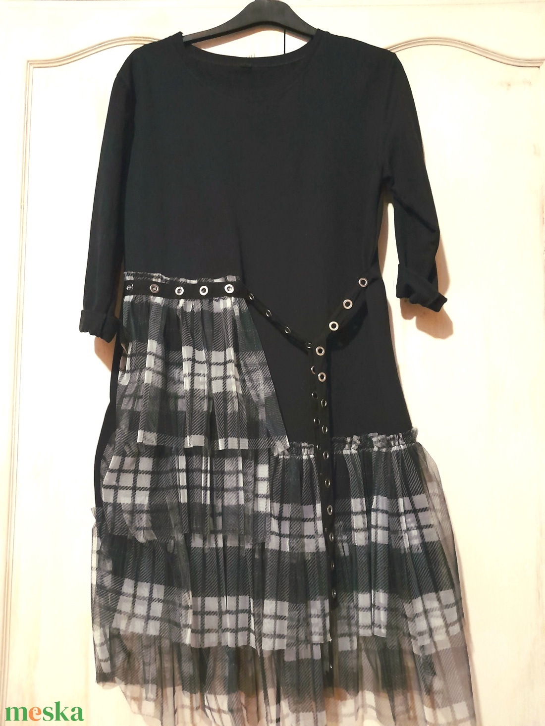 Egy fekete pamut pulóver átalakulása- női ruha  - ruha & divat - női ruha - alkalmi ruha & estélyi ruha - Meska.hu