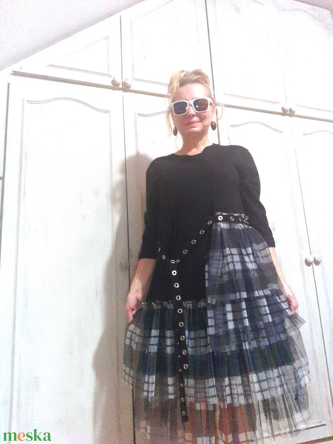 Egy fekete pamut pulóver átalakulása- női ruha  - ruha & divat - női ruha - alkalmi ruha & estélyi ruha - Meska.hu