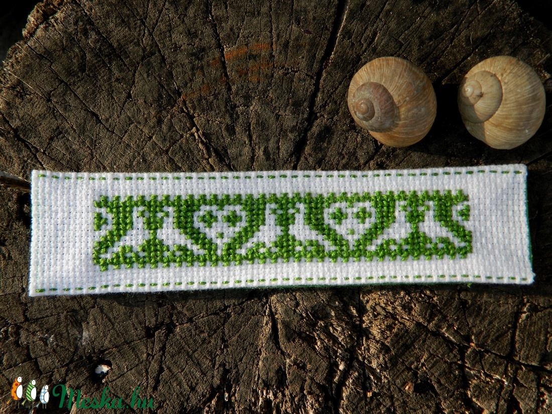 Madaras szíves hímzett könyvjelző -  - Meska.hu