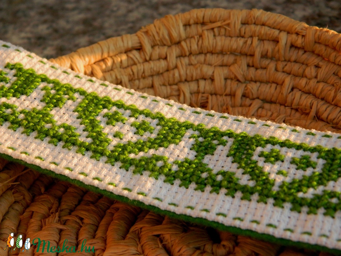 Madaras szíves hímzett könyvjelző -  - Meska.hu