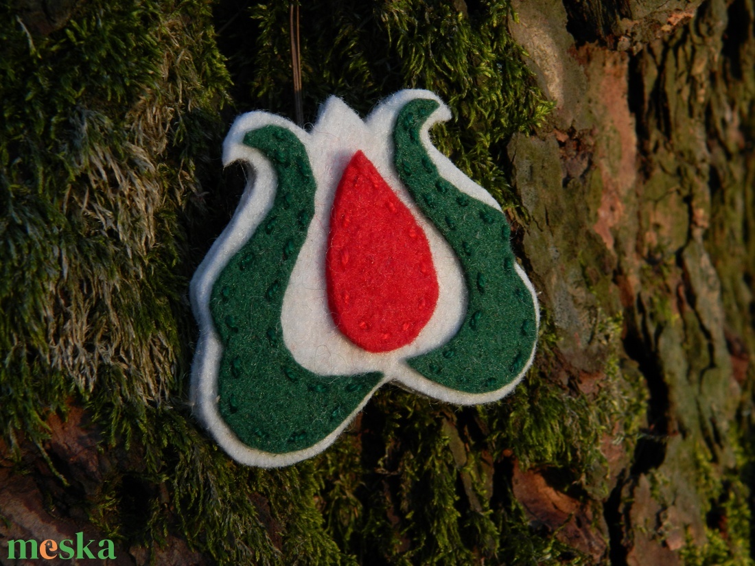 Tulipános kokárda - ékszer - kitűző és bross - kitűző - Meska.hu Tulipános kokárda - ékszer - kitűző és bross - kitűző - Meska.hu