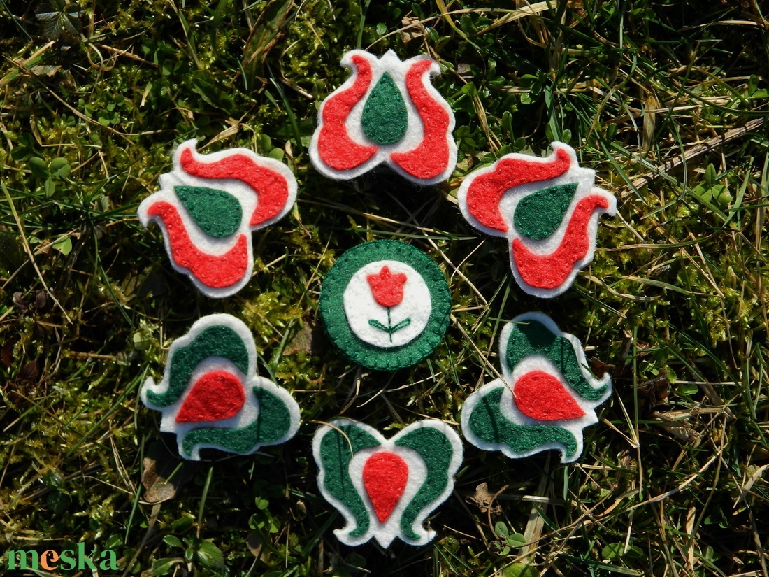 Tulipános kokárda - ékszer - kitűző és bross - kitűző - Meska.hu Tulipános kokárda - ékszer - kitűző és bross - kitűző - Meska.hu
