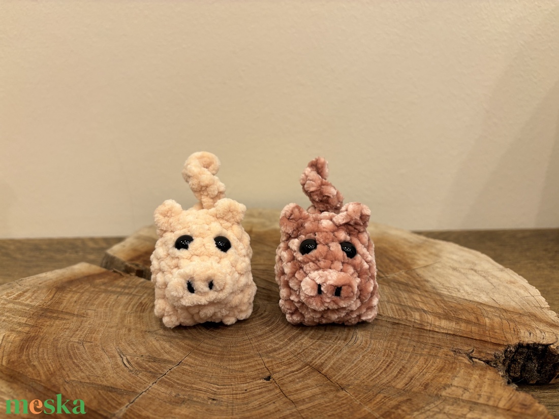 Szerencse Malac horgolásminta - diy (csináld magad) - szabásminta, útmutató - horgolási minta - Meska.hu Szerencse Malac horgolásminta - diy (csináld magad) - szabásminta, útmutató - horgolási minta - Meska.hu