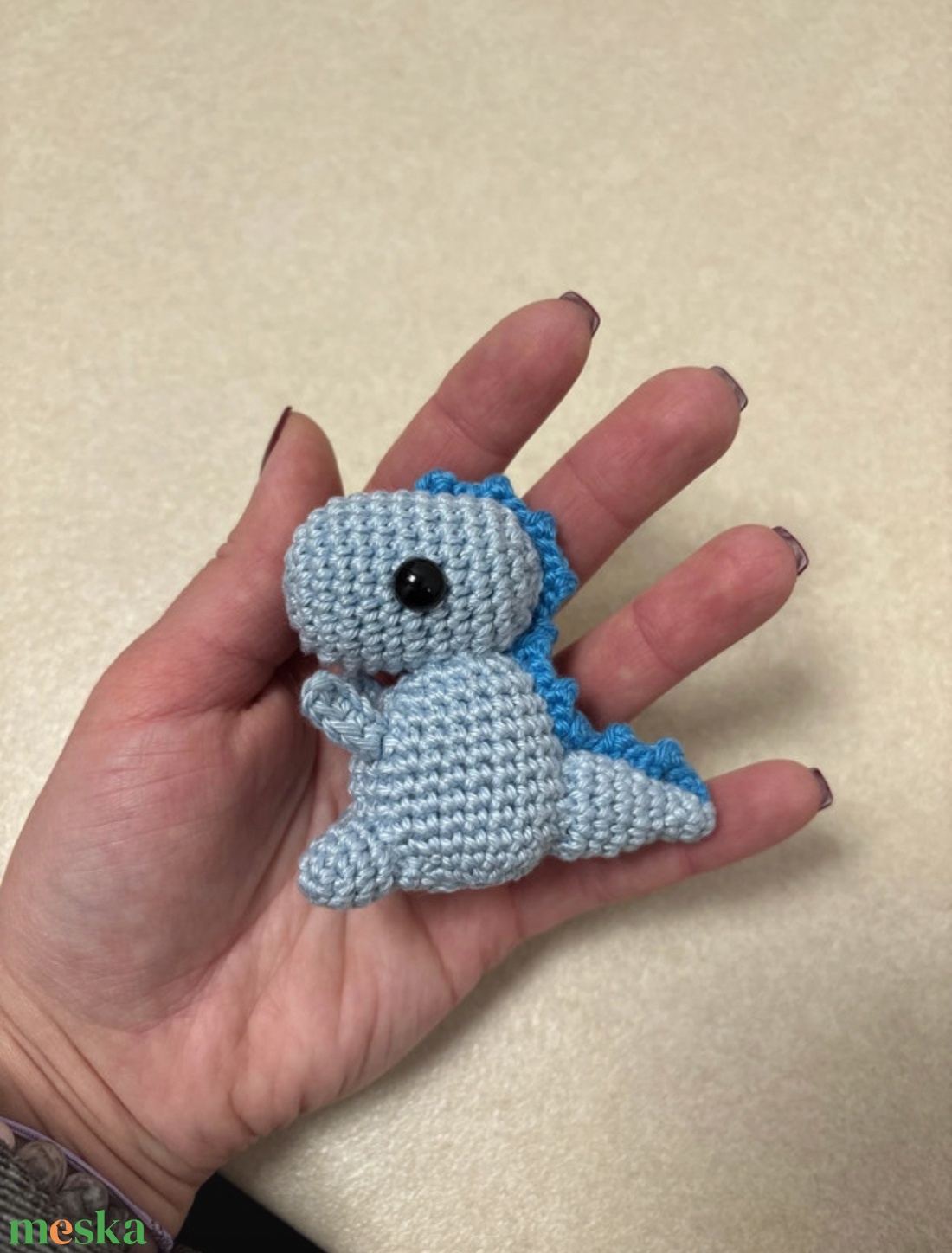 Horgolt dinó - karácsony - karácsonyi lakásdekoráció - ünnepi asztaldekoráció - Meska.hu