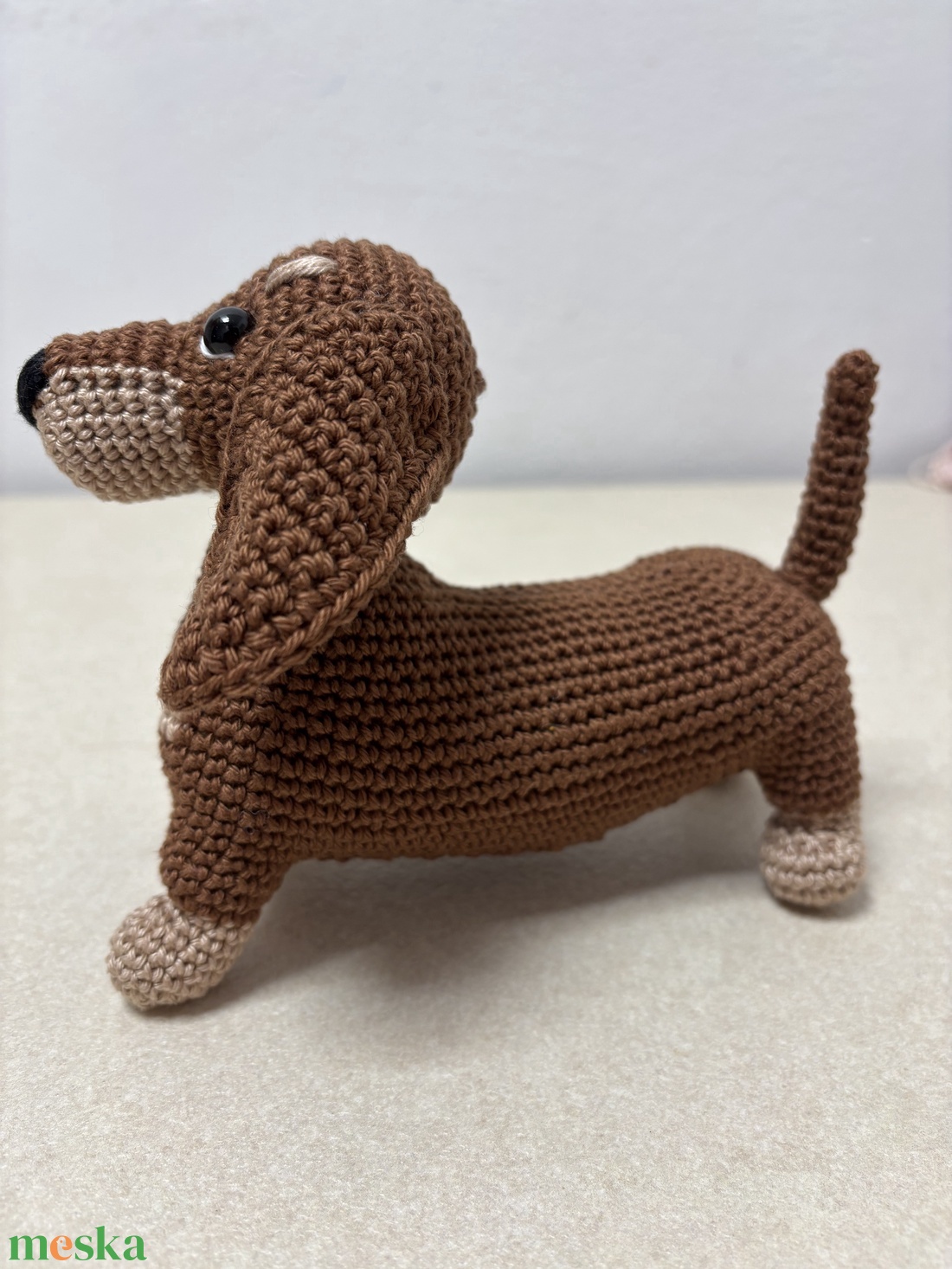 Horgolt tacskó kutyus BARNA - játék & sport - plüssállat & játékfigura - kutya - Meska.hu