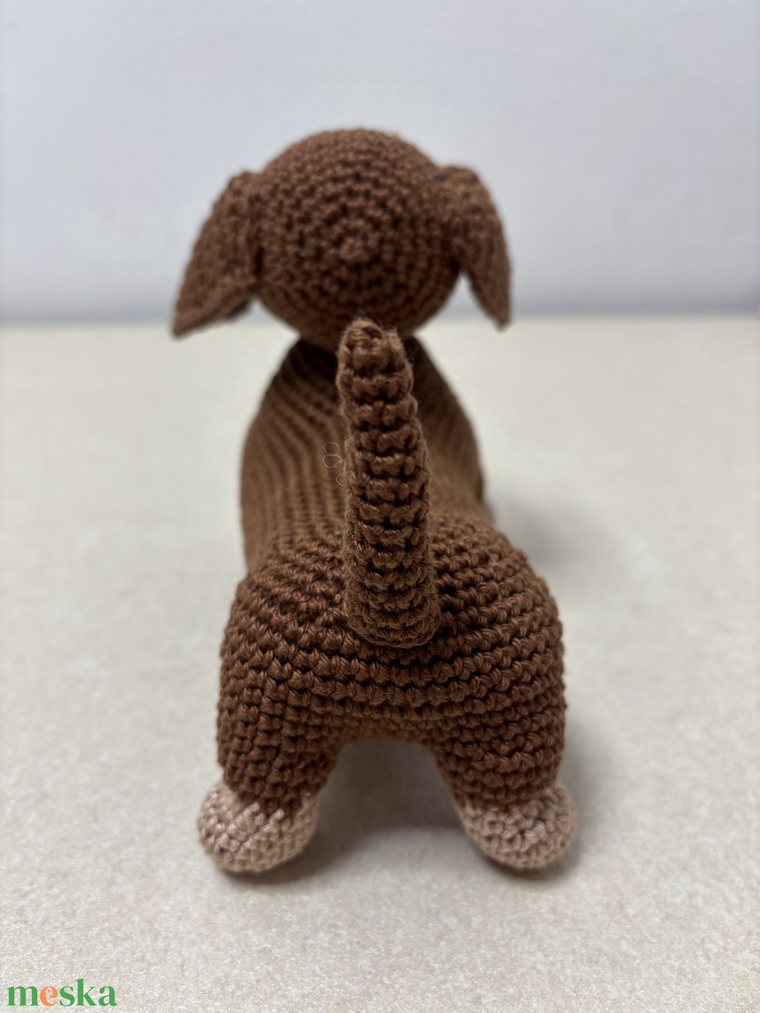Horgolt tacskó kutyus BARNA - játék & sport - plüssállat & játékfigura - kutya - Meska.hu