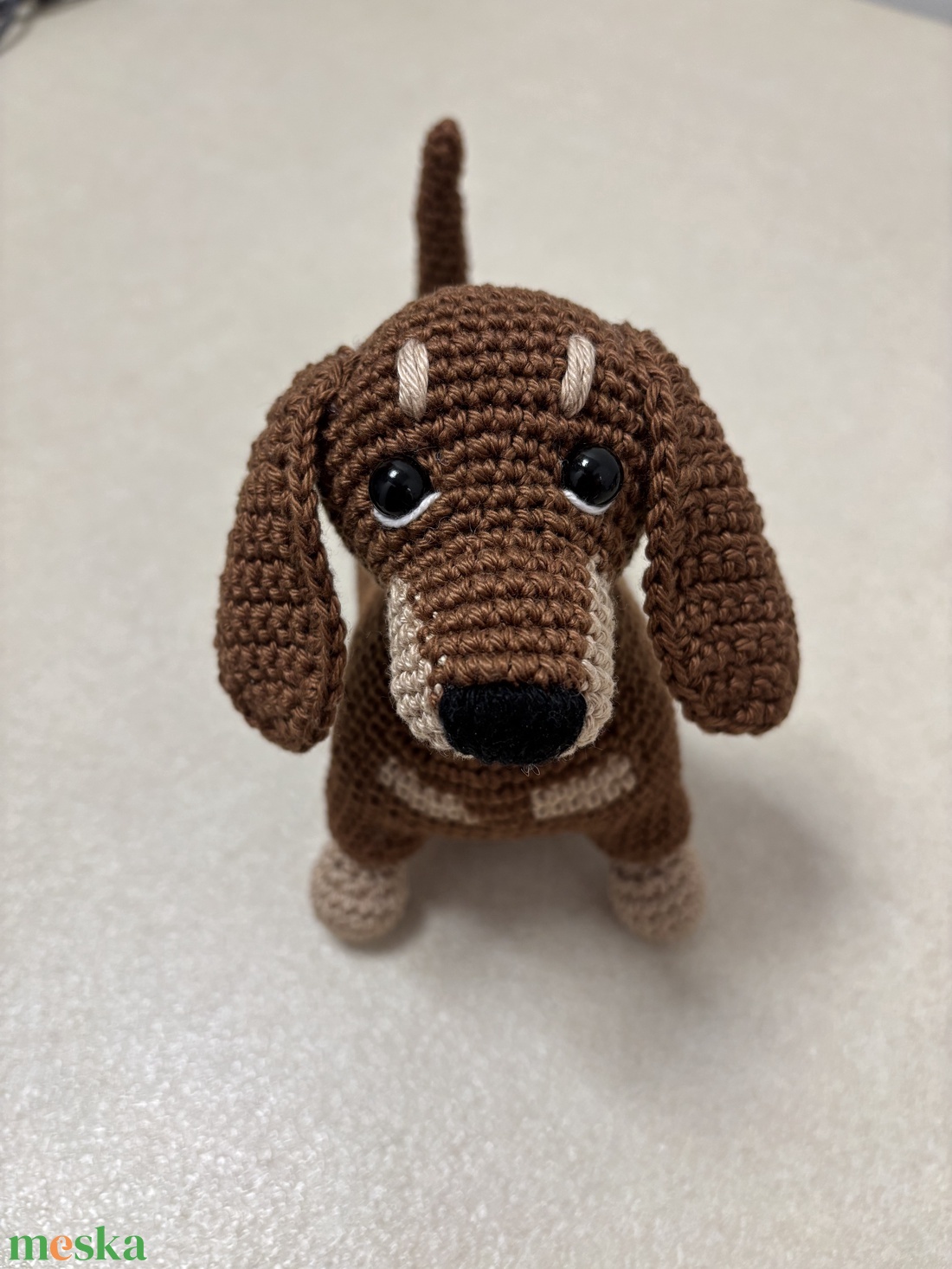 Horgolt tacskó kutyus BARNA - játék & sport - plüssállat & játékfigura - kutya - Meska.hu