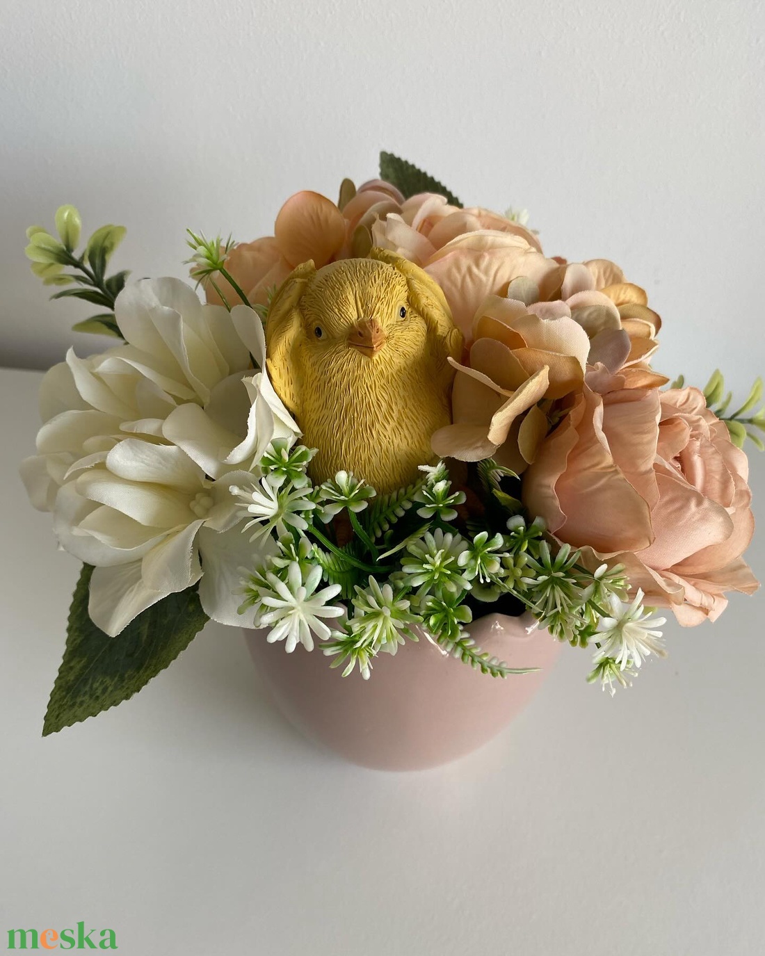 Kis csibés, tavaszi virágos asztaldísz tojáshéj mintás kaspóban - otthon & lakás - dekoráció - virágdísz és tartó - csokor & virágdísz - Meska.hu