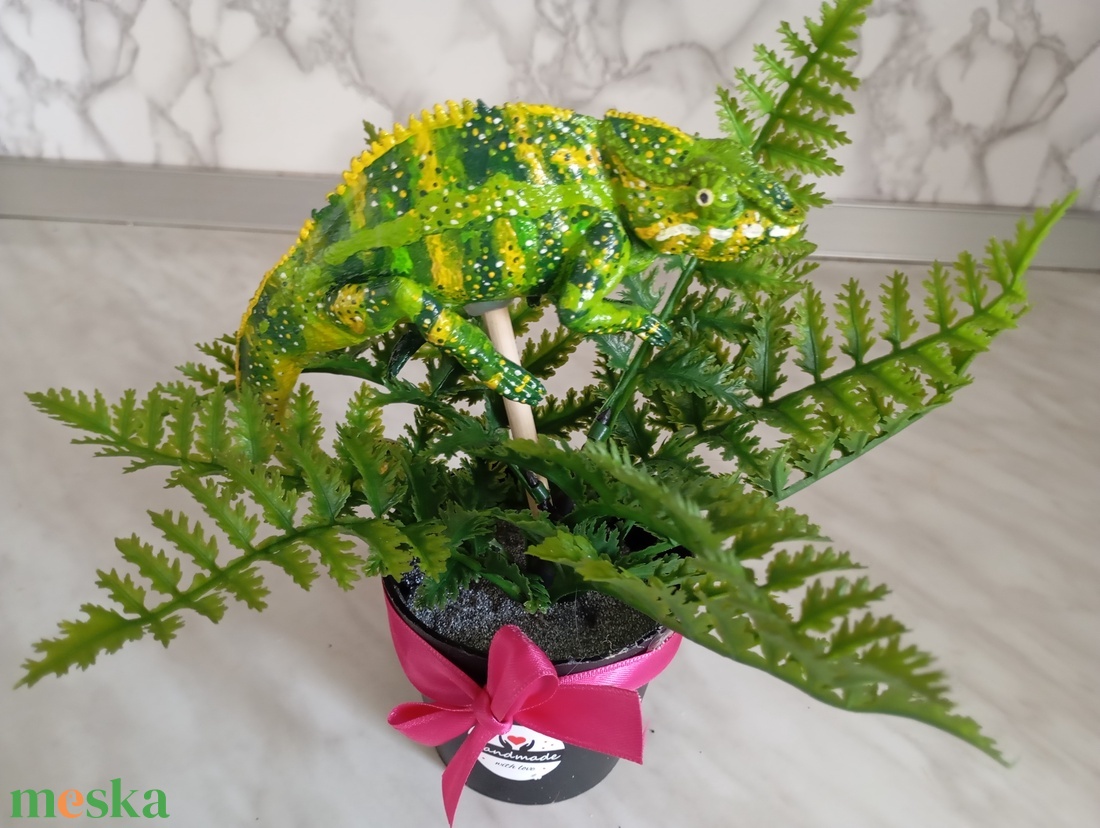 Egyedi, kézműves művirág cserépben Zöld Kaméleonos díszítéssel - otthon & életmód - dekoráció - asztal és polc dekoráció - florárium, terrárium - Meska.hu Egyedi, kézműves művirág cserépben Zöld Kaméleonos díszítéssel - otthon & életmód - dekoráció - asztal és polc dekoráció - florárium, terrárium - Meska.hu