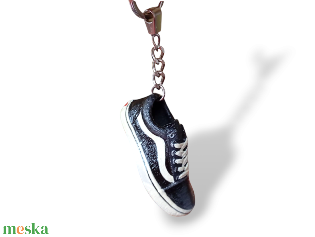 Vans stílusú cipő kulcstartó egyedi kézzel készült miniatűr cipő, ajándék férfiaknak és nőknek - táska & tok - kulcstartó & táskadísz - kulcstartó - Meska.hu Vans stílusú cipő kulcstartó egyedi kézzel készült miniatűr cipő, ajándék férfiaknak és nőknek - táska & tok - kulcstartó & táskadísz - kulcstartó - Meska.hu