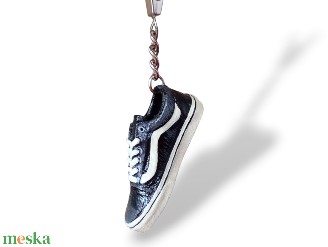 Vans stílusú cipő kulcstartó egyedi kézzel készült miniatűr cipő, ajándék férfiaknak és nőknek - táska & tok - kulcstartó & táskadísz - kulcstartó - Meska.hu Vans stílusú cipő kulcstartó egyedi kézzel készült miniatűr cipő, ajándék férfiaknak és nőknek - táska & tok - kulcstartó & táskadísz - kulcstartó - Meska.hu