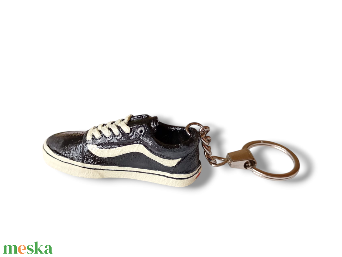 Vans stílusú cipő kulcstartó egyedi kézzel készült miniatűr cipő, ajándék férfiaknak és nőknek - táska & tok - kulcstartó & táskadísz - kulcstartó - Meska.hu Vans stílusú cipő kulcstartó egyedi kézzel készült miniatűr cipő, ajándék férfiaknak és nőknek - táska & tok - kulcstartó & táskadísz - kulcstartó - Meska.hu