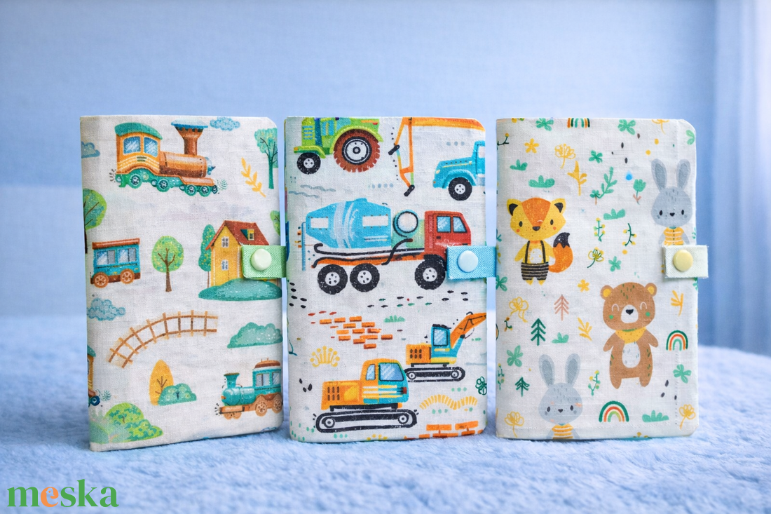 Hímzett névre szóló egészségügyi kiskönyv borító  - baba - mama - babaemlékek - egészségügyi kiskönyv borító - Meska.hu