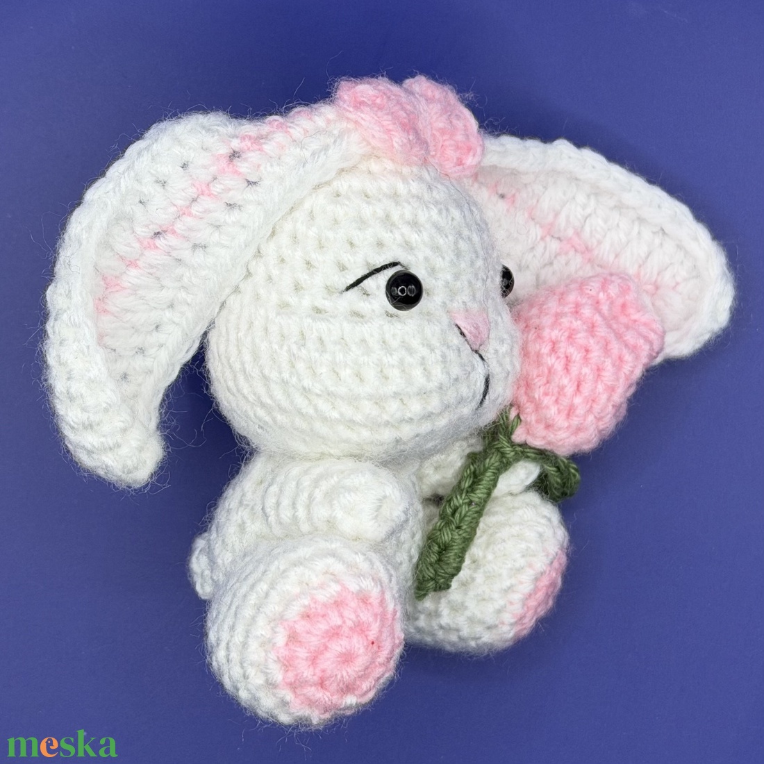 Kis nyuszi virággal - játék & sport - plüssállat & játékfigura - nyuszi - Meska.hu