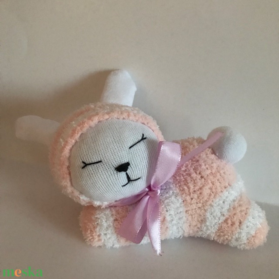 Alvó Nyuszi lány - játék & sport - plüssállat & játékfigura - nyuszi - Meska.hu