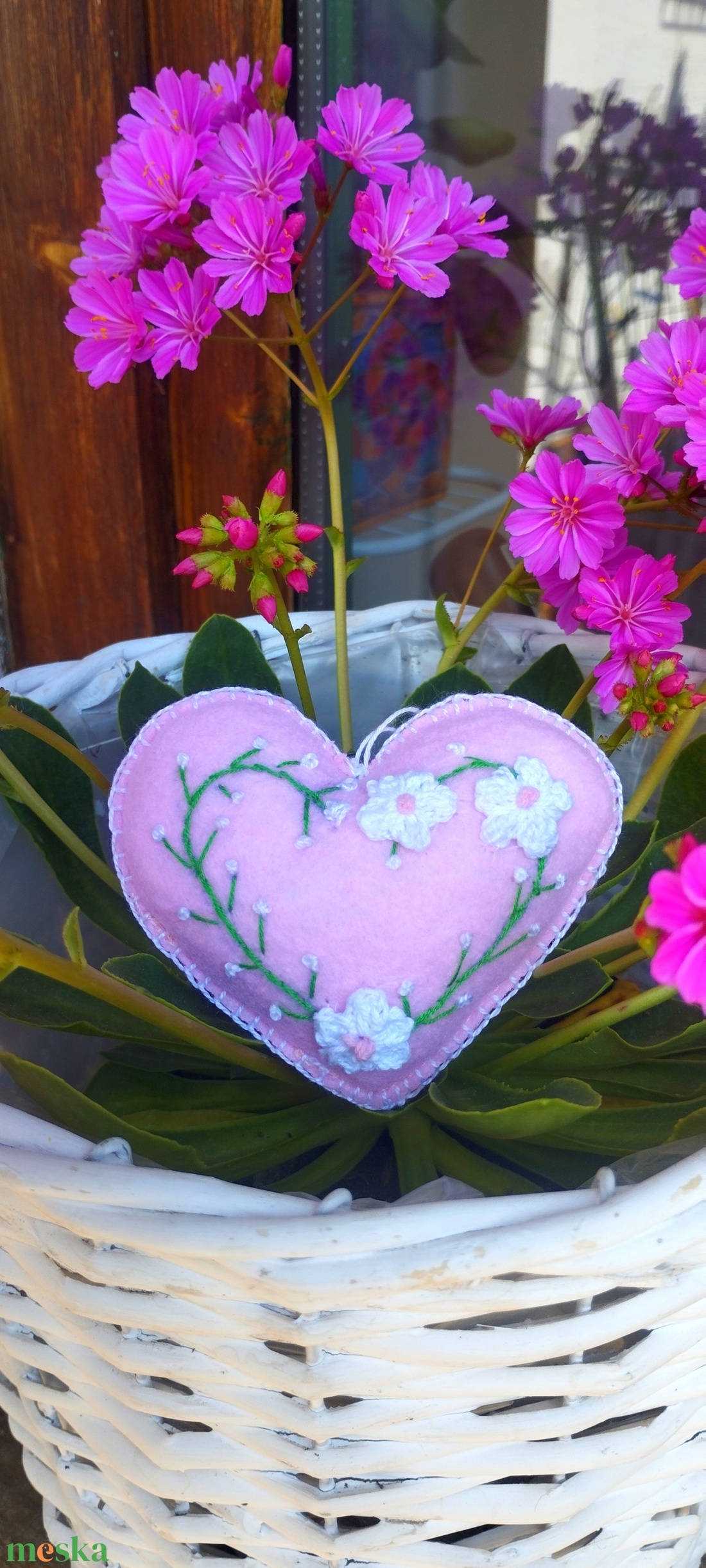 Anyák napi hímzett szívecske  - kellékek & szerszámok - dekorációs kellékek - dekorfenyő - Meska.hu