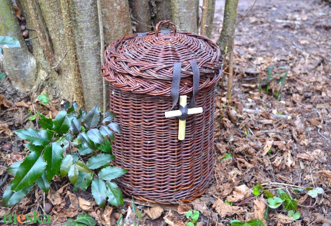 LEBOMLÓ URNA natúr fűzvesszőből fonva - otthon & életmód - vallás - temetkezési tárgy - sírdísz, kegyeleti dísz - Meska.hu