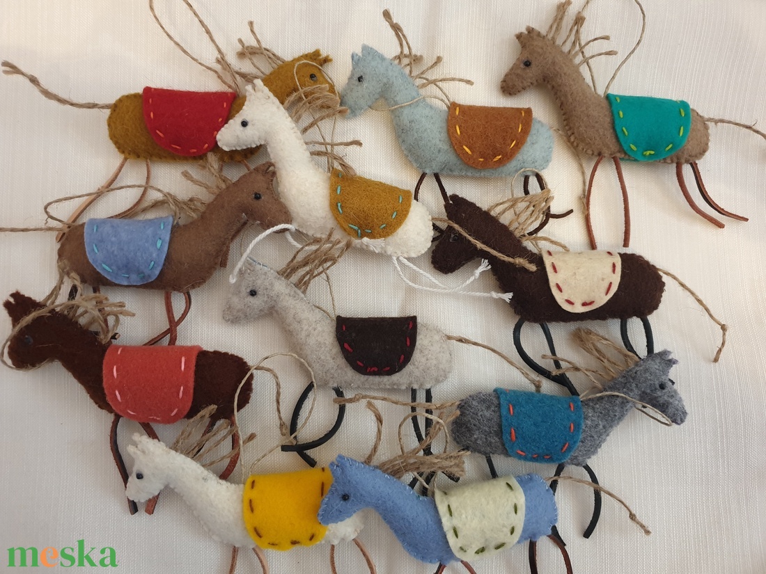 Vágtató lovacskák - játék & sport - plüssállat & játékfigura - ló - Meska.hu