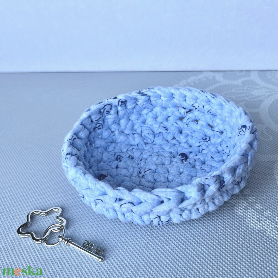 Kézzel horgolt kosár különleges pasztell fonalból - kulcstartó, ékszertartó, papírzsepkendőtartó, vagy reggelihez - otthon & életmód - tárolás & rendszerezés - tárolókosár - Meska.hu