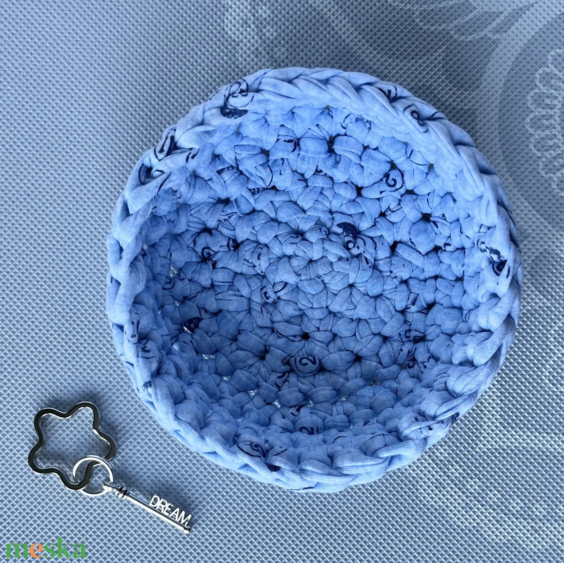 Kézzel horgolt kosár különleges pasztell fonalból - kulcstartó, ékszertartó, papírzsepkendőtartó, vagy reggelihez - otthon & életmód - tárolás & rendszerezés - tárolókosár - Meska.hu