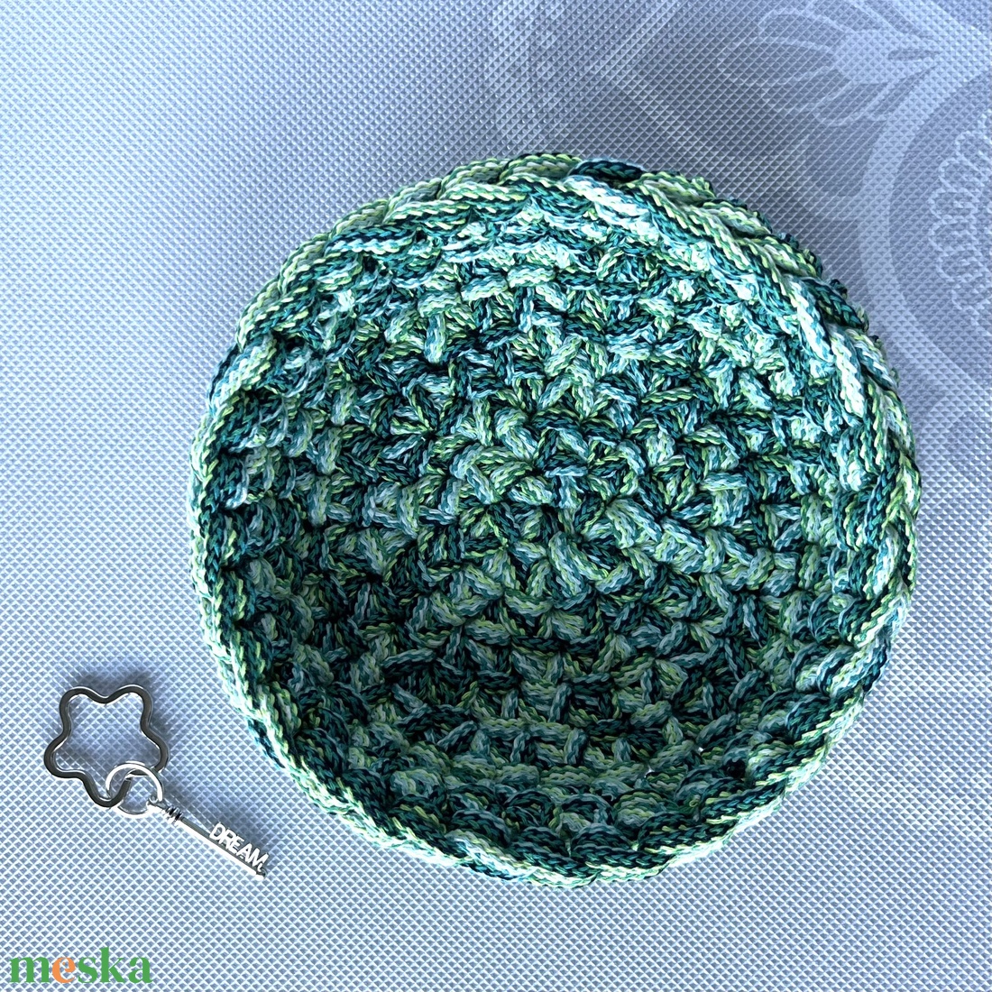 Kézzel horgolt kosár különleges színes fonalból - kulcstartó, ékszertartó, papírzsepitartó, szemüvegtartó, és reggelihez - otthon & életmód - tárolás & rendszerezés - tárolókosár - Meska.hu