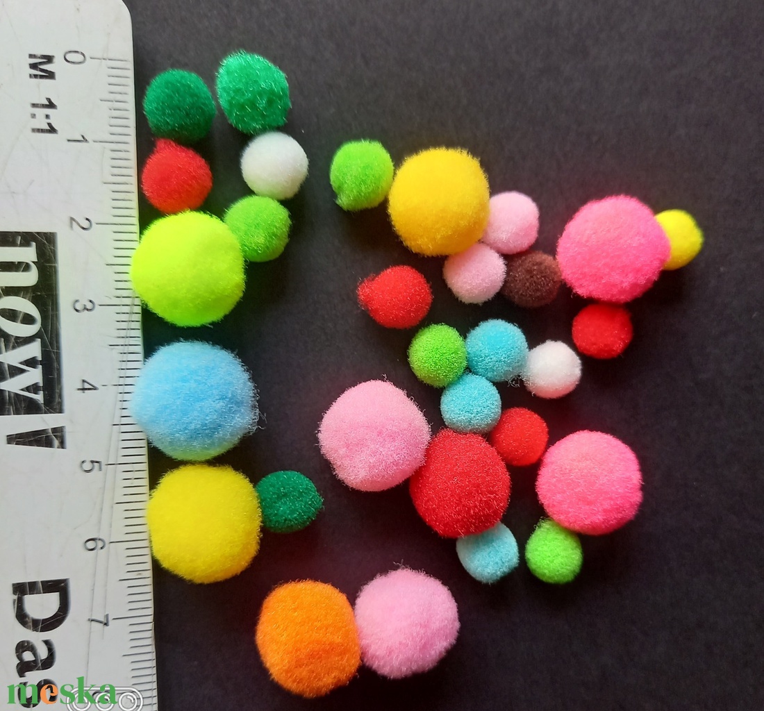 Színes textil golyók dekoráláshoz 30 darab összesen - kellékek & szerszámok - dekorációs kellékek - egyéb kellékek - Meska.hu