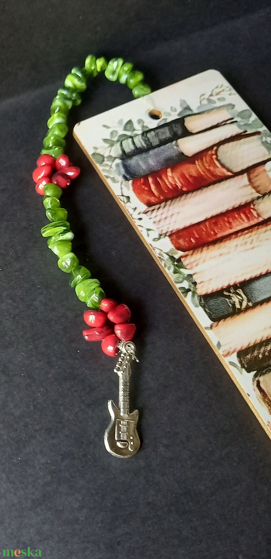 Könyves mintájú fa könyvjelző 19,5x5,5 cm egyedi gyöngyös díszítéssel  - könyv & zene - könyvjelző - Meska.hu